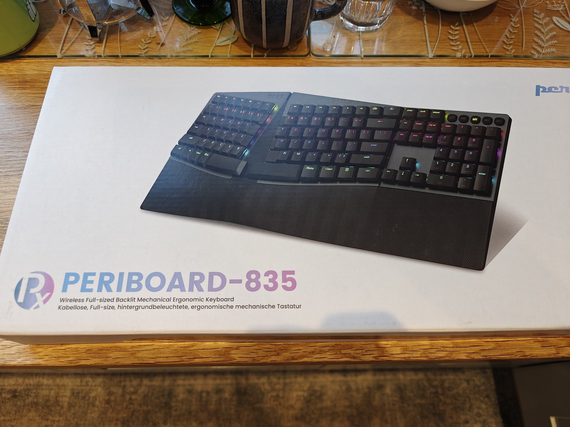 The box for the Periboard-835 mechanical keyboard 