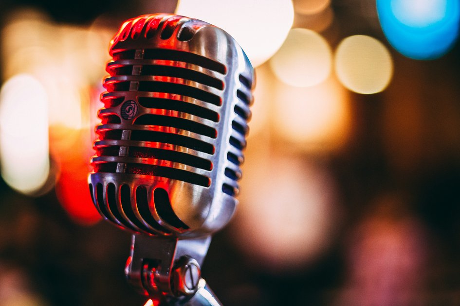 An image of a microphone